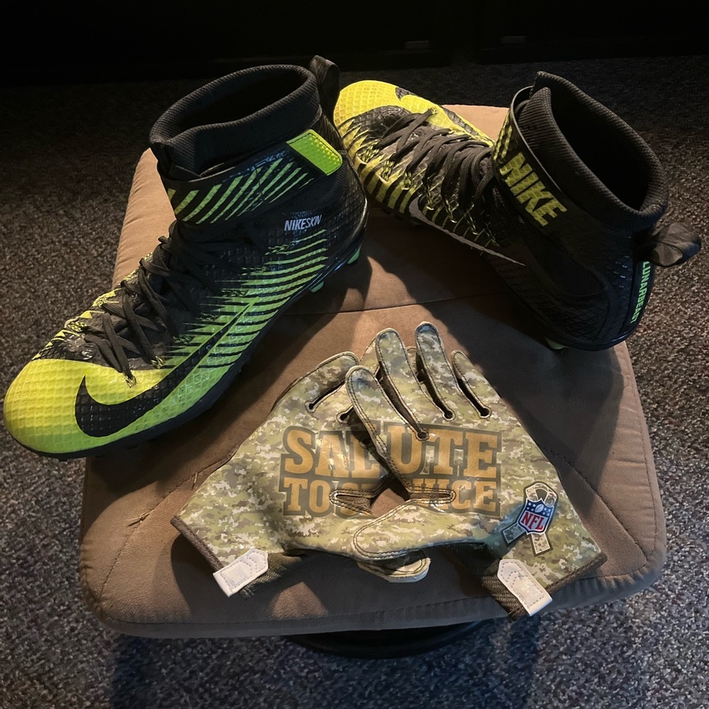 Nike Lunarbeast football cleats & NFL salute to service gloves